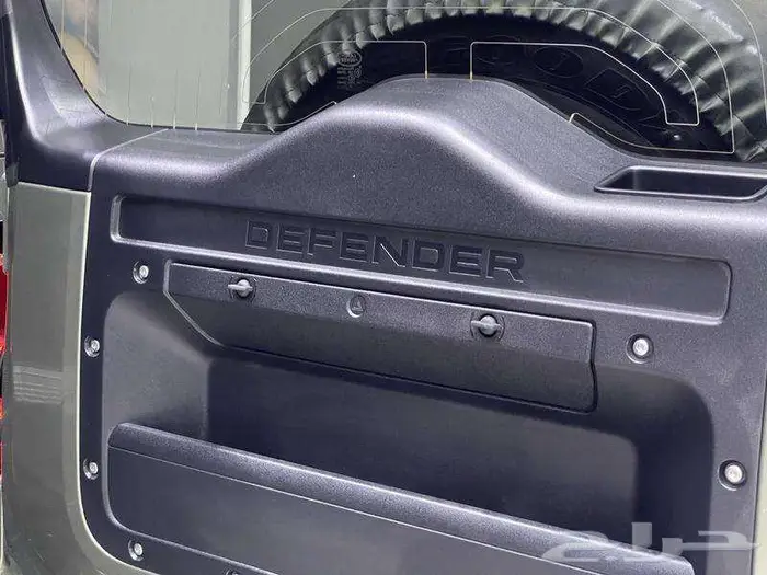 لاندروفر - ديفندر S P300 - 2024 31