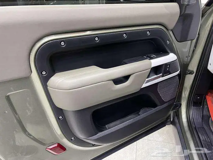 لاندروفر - ديفندر S P300 - 2024 14