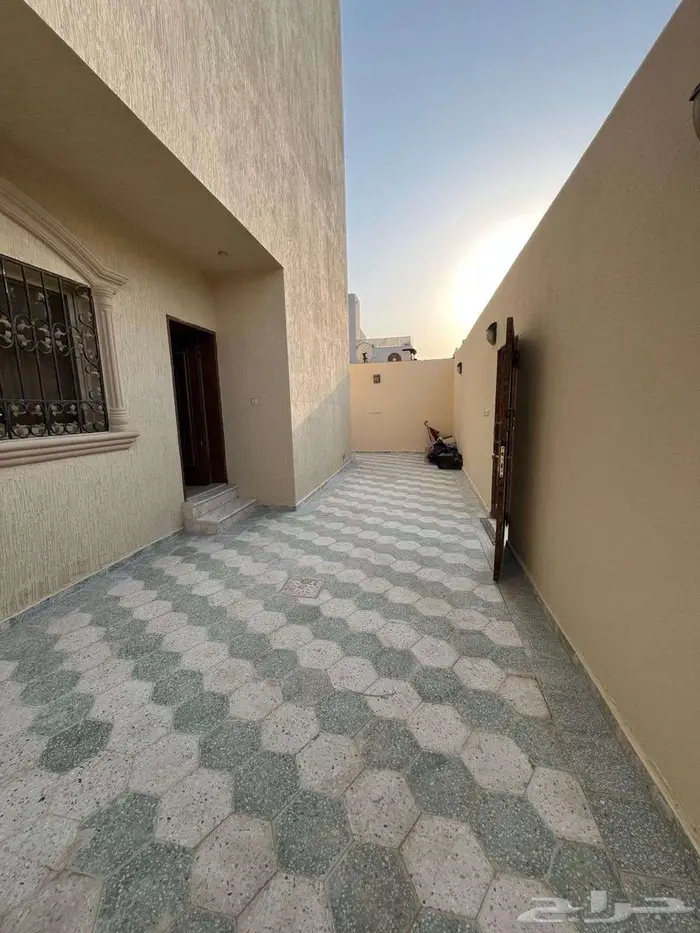 للايجار فيلا مستقلة بحي الريان قريبة من الدائري الشرقي 2