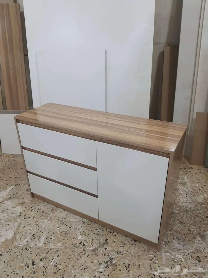 نجار تفصيل وتصميم جميع أعمال الخشب والديكورات وصيانة 24