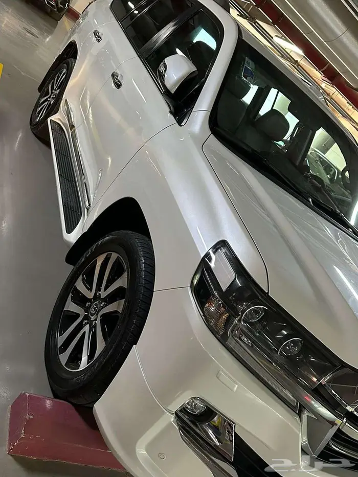 Land Cruiser 2019 Automatic  146000 KM  Grand Touring  V8 6