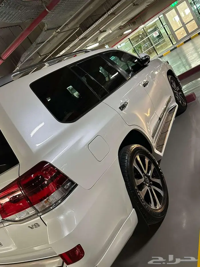 Land Cruiser 2019 Automatic  146000 KM  Grand Touring  V8 7