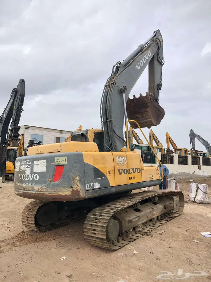 تم البيع بوكلين فولفو 210 موديل 2011 معرض رواد المعدات 2