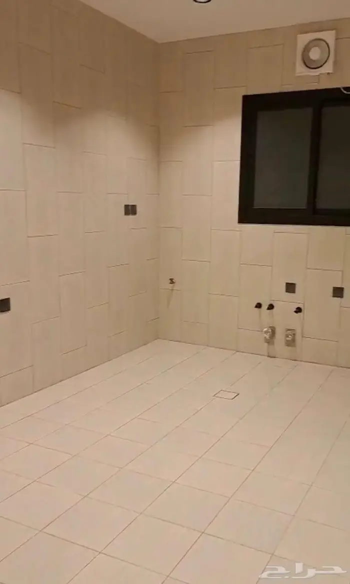 شقة روف مميزة جوار مول العرب 11