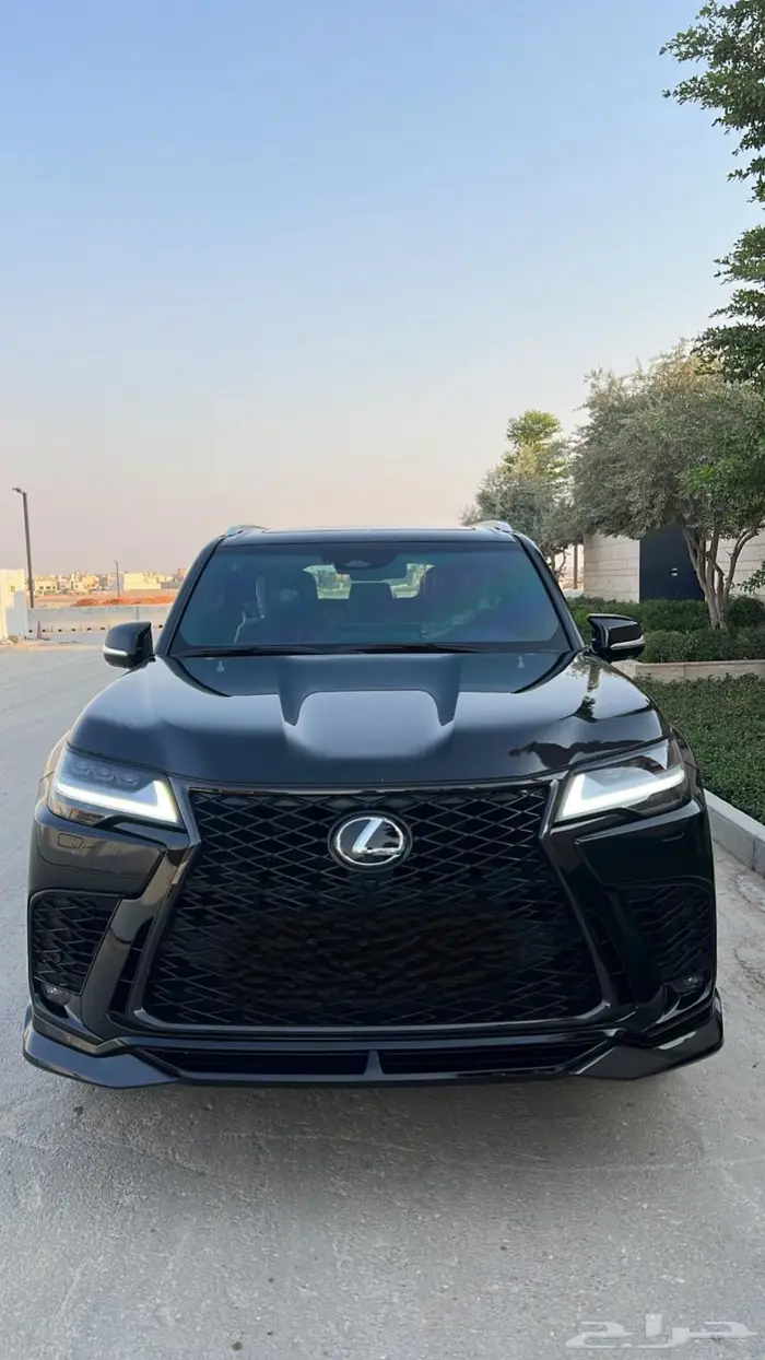لكزس اف سبورت اسود 2025 3