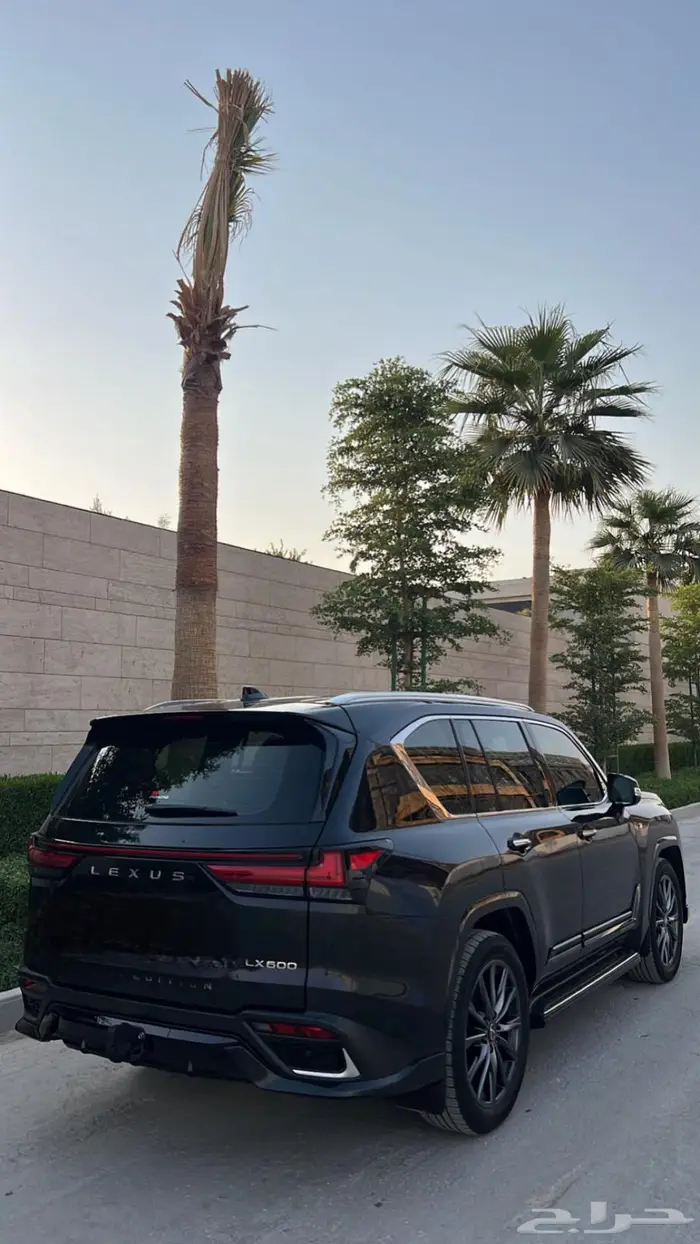 لكزس اف سبورت اسود 2025 4