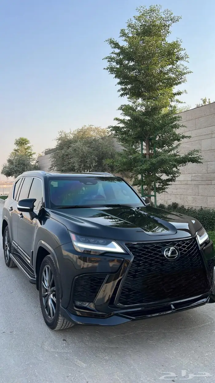 لكزس اف سبورت اسود 2025 1