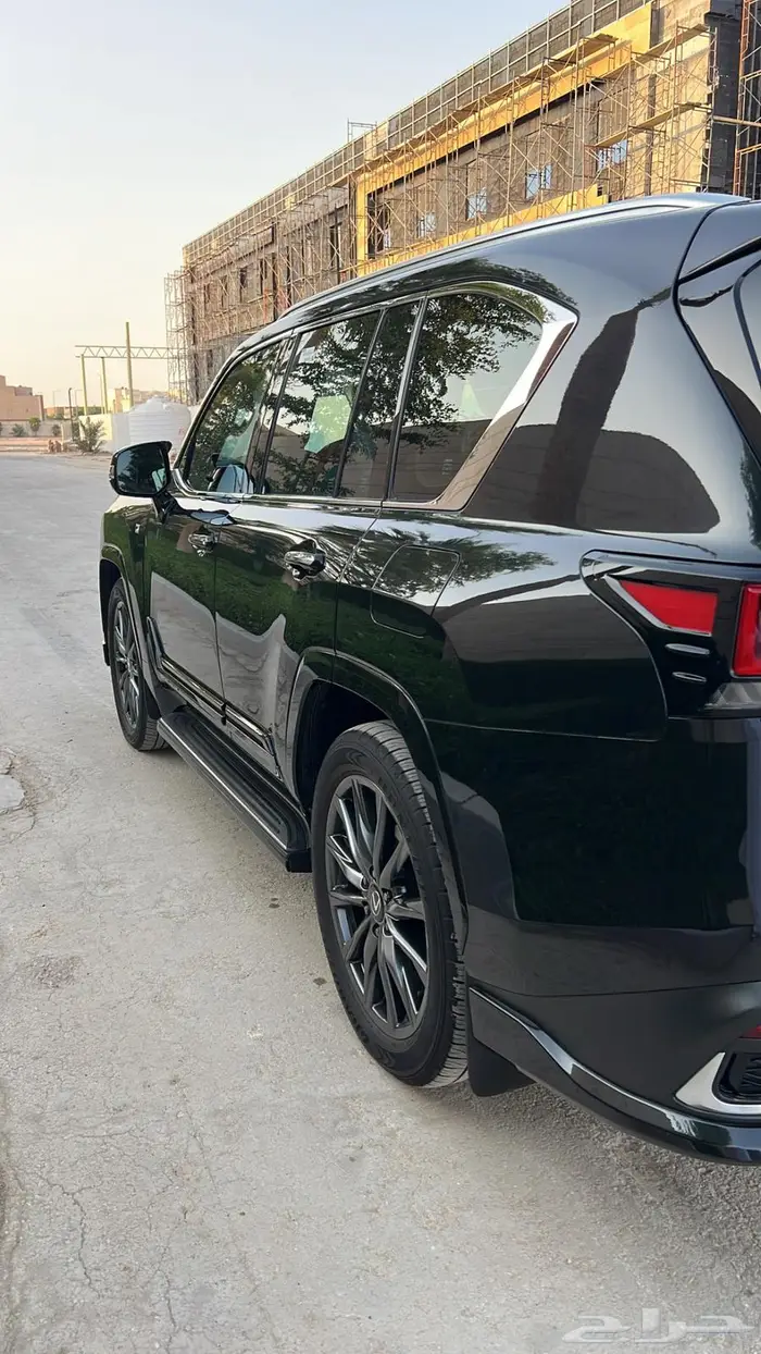 لكزس اف سبورت اسود 2025 5