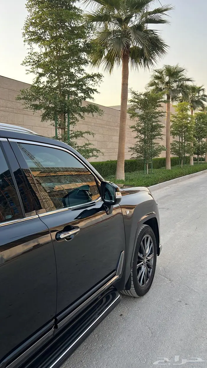 لكزس اف سبورت اسود 2025 18