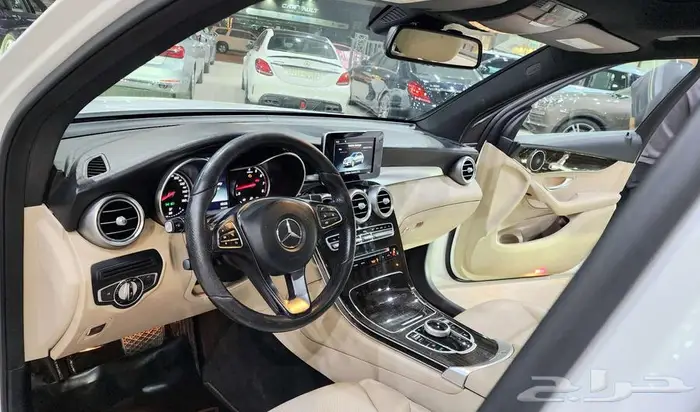 مرسيدس GLC300 2017 بحالة ممتازة 13