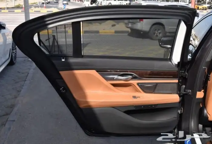 بي إم دبليو 740Li Luxury 4