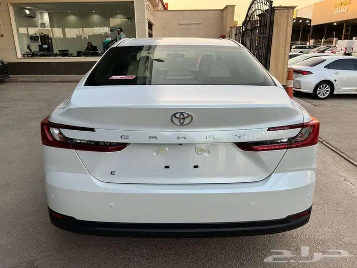 تويوتا كامري E ستاندر بنزين 2025 سعودي 4