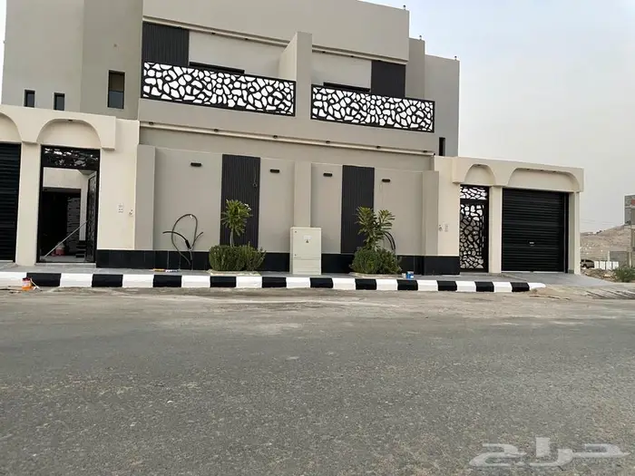 فلل متصله للبيع مكونة من دور وملحق مساحة 275 بصك مستقل 0