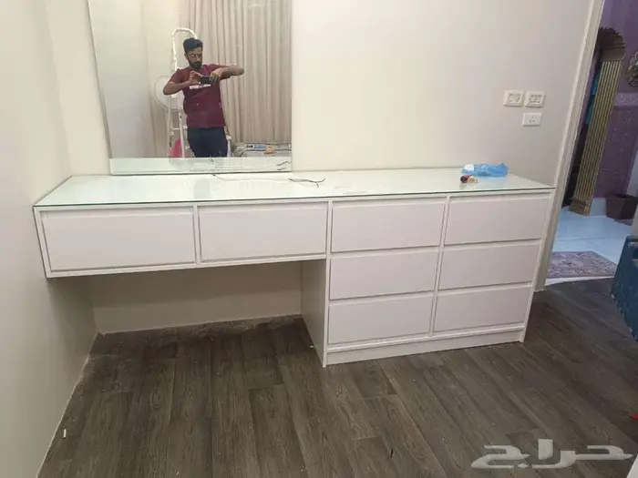 نجار تفصيل وتصميم جميع أعمال الخشب والديكورات وصيانة 18