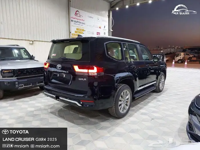 لاندكروزر GXR4 بنزين 2025 1