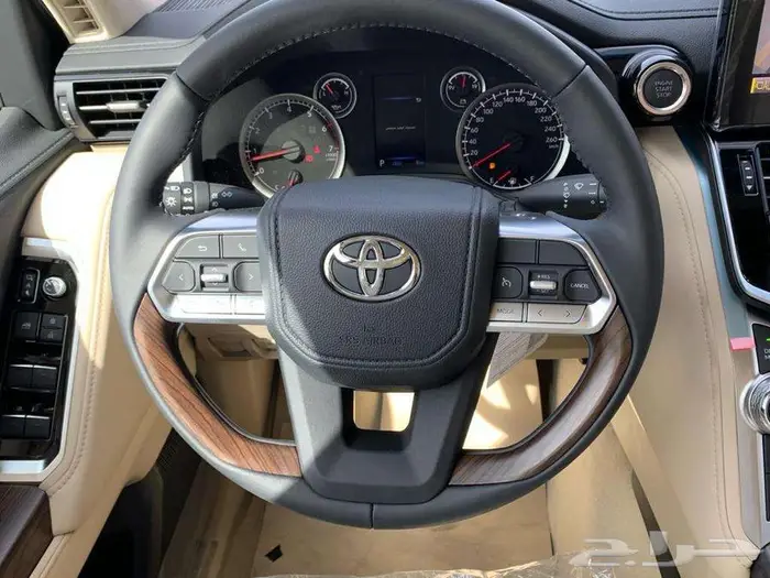 تويوتا لاندكروزر GXR بنزين رقم 4 سعودي 2024 15