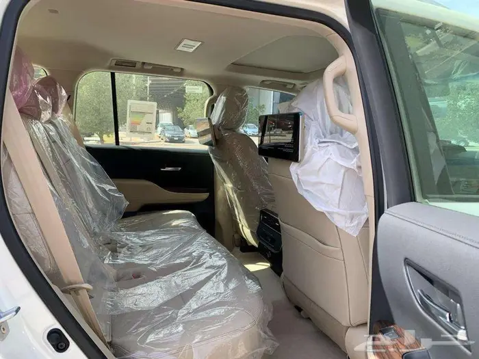 تويوتا لاندكروزر GXR بنزين رقم 4 سعودي 2024 8