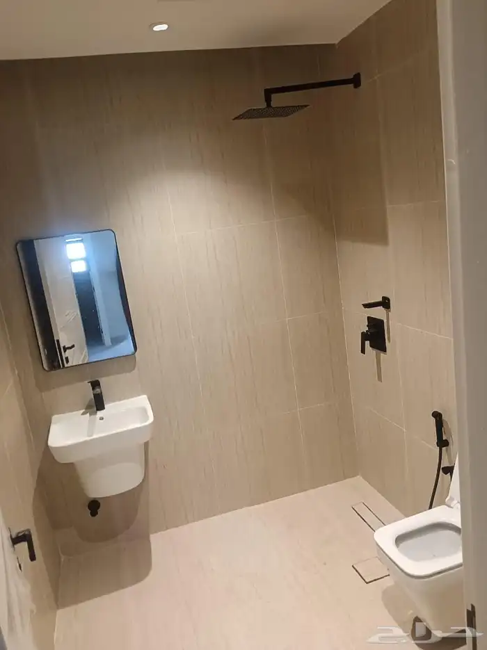 شقه للايجار في حي الرمال 10