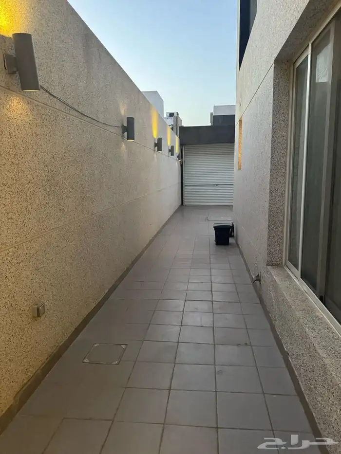 فيلا للبيع في حي المونسيه بمساحة 240 20