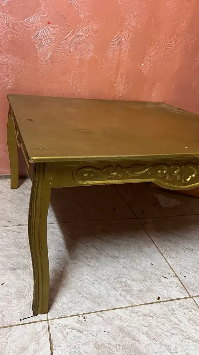 طاوله مع اثنين خدمه 0