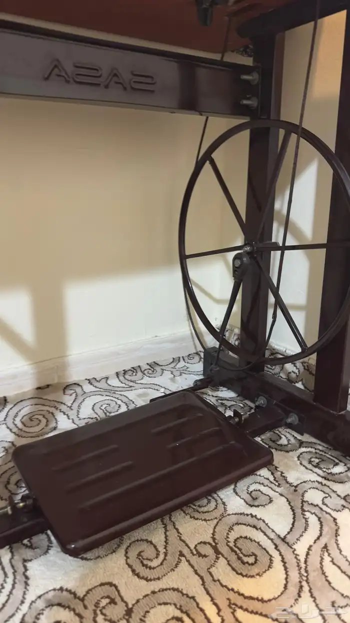 ماكينة خياطة الفراشة مع طاولتها 1