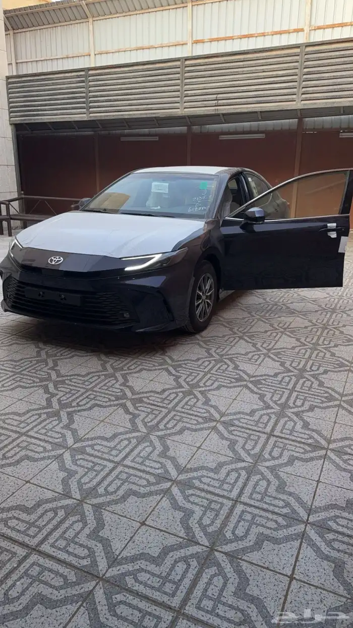 كامري 2025 كحلي ستاندر بنزين E 0