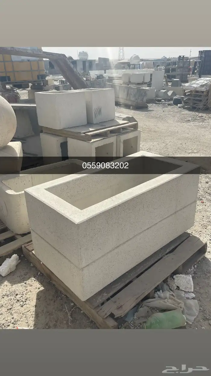 كراسي خرسانية إحواض زهور حاويات نفايات طاولات مصدات تجميلية 56