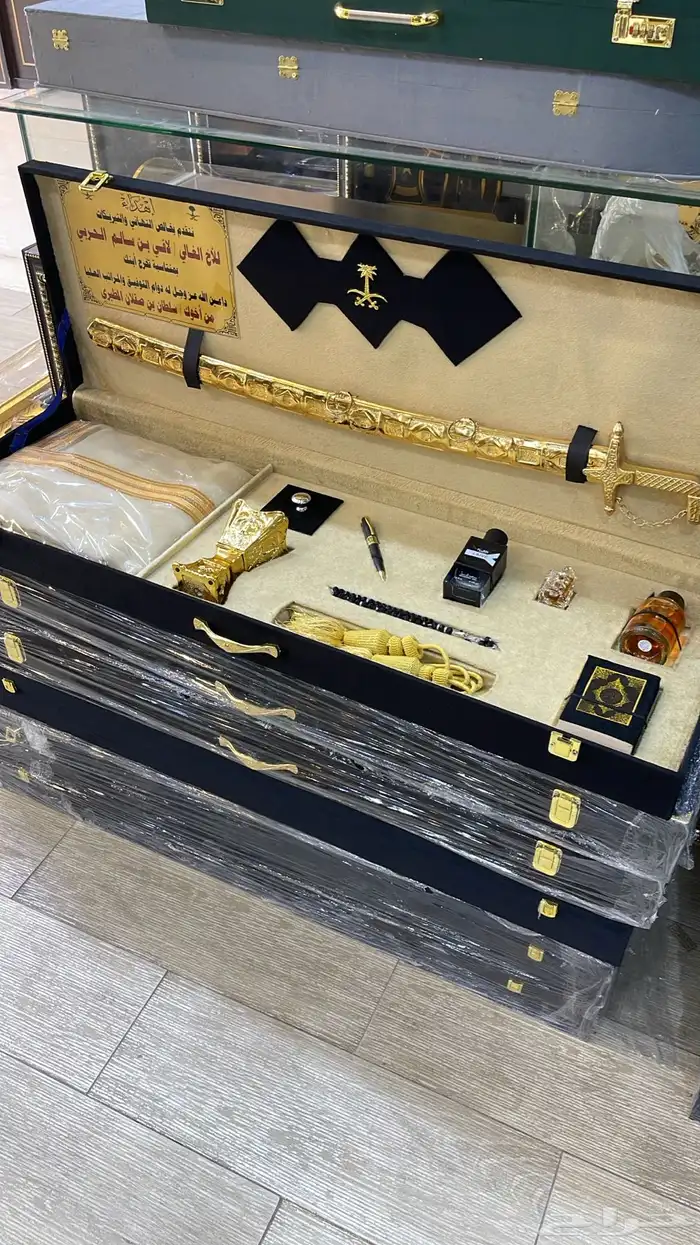 هدايا رجالية بشت سيف درع تخرج ترقية تقاعد زواج 1