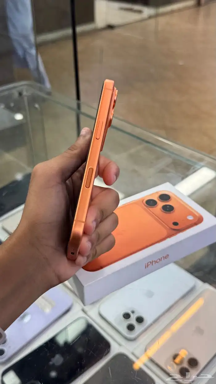 ايفون 17 برو انفك علبه. فقط. 1