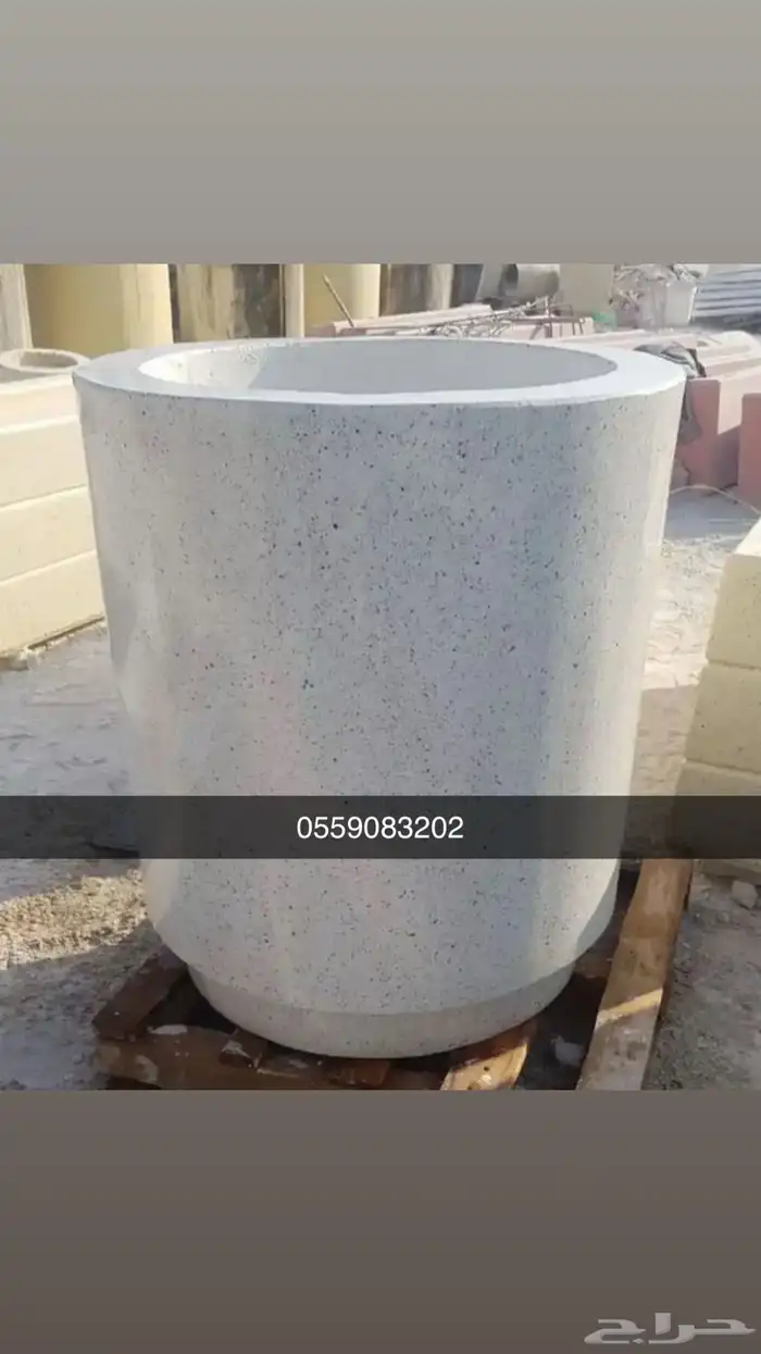 كراسي خرسانية إحواض زهور حاويات نفايات طاولات مصدات تجميلية 17