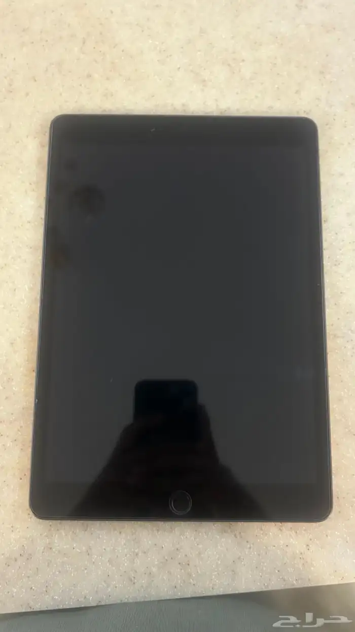 ايباد الجيل التاسع نضيف جدا  استخدام سنة وعليها استخدام خفيف 1