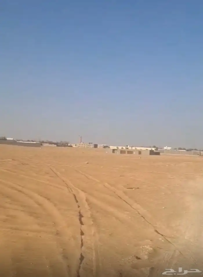 للبيع ارض مساحة 700 زاوية مع ممر مميزه في حي المنتزه 2