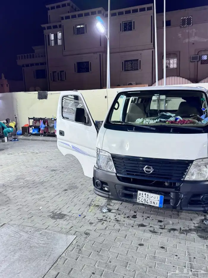 باص نيسان ديزل 2012 للبيع 10