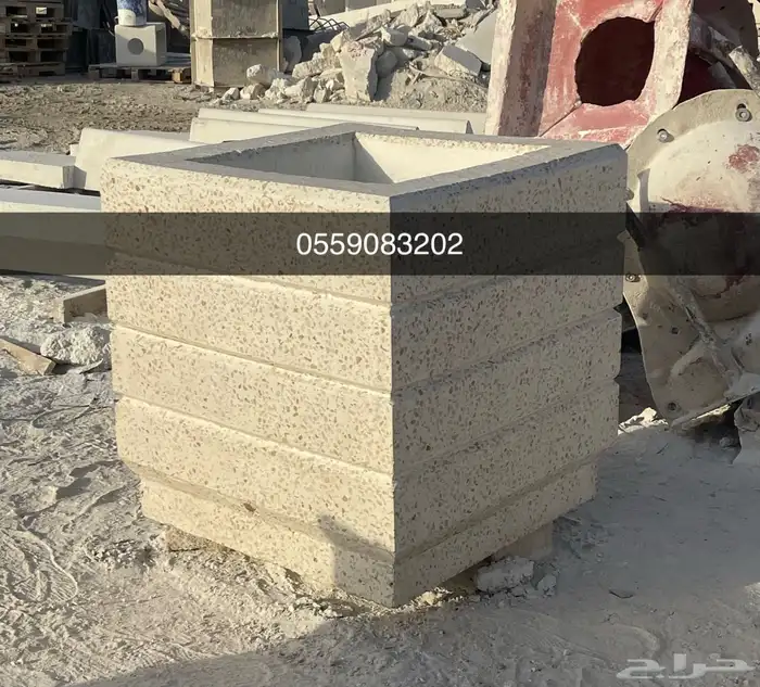 كراسي خرسانية إحواض زهور حاويات نفايات طاولات مصدات تجميلية 51