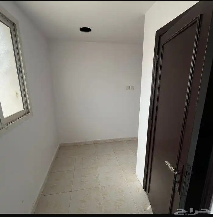 شقة للايجار في حي الملك عبدالعزيز 0