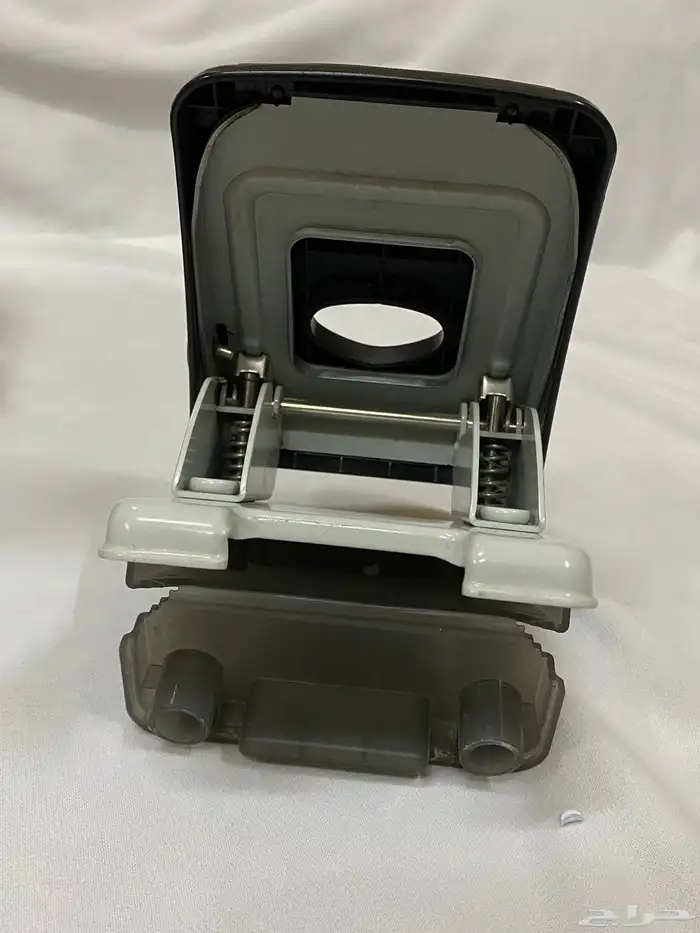 فرامة أوراق   خرامة   مستخدمة وتعمل بشكل جيد 2