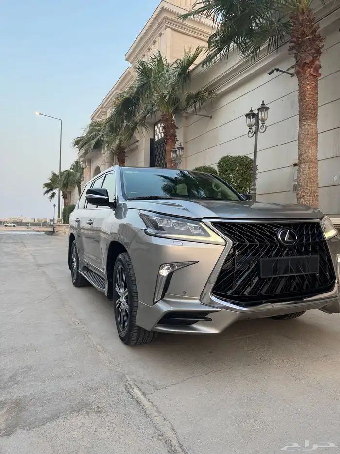 جيب لكزس LX570 نادر من النوادر (مخزن عداد قليل جدا ) 1