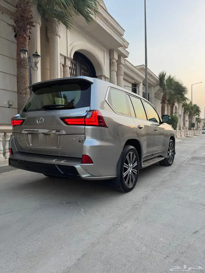 جيب لكزس LX570 نادر من النوادر (مخزن عداد قليل جدا ) 5