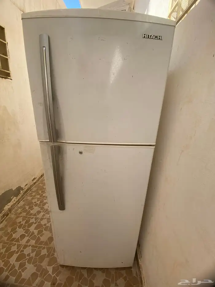 ثلاجه نوع هيتاشي كبيره تحتاج كمبرشر 0