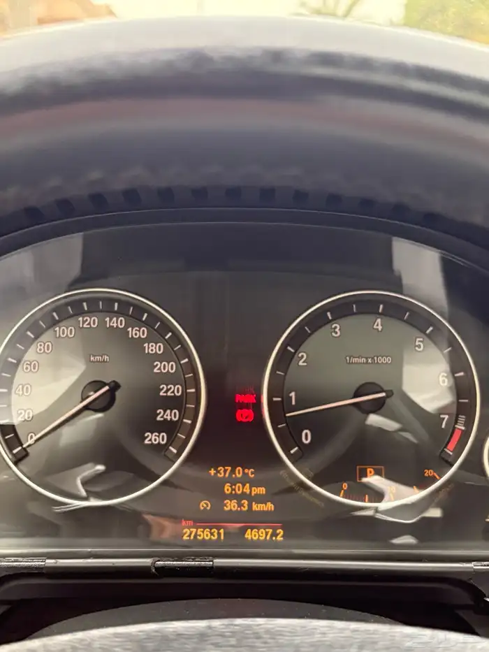 بي إم i523 موديل 2011 4