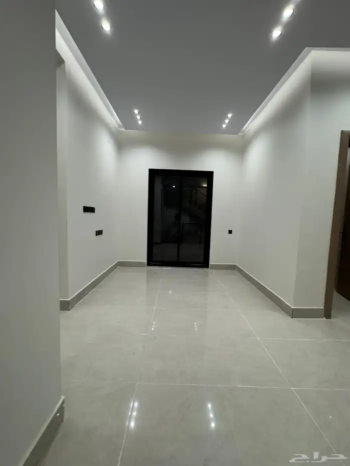 للبيع فيلا درج داخلي مودرن 14