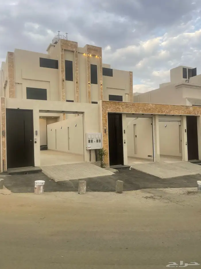 للبيع ارواف أرضيه تاون هاوس بالمحاله ابها 0