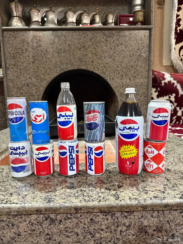 علب وزجاج بيبسي قديم 0