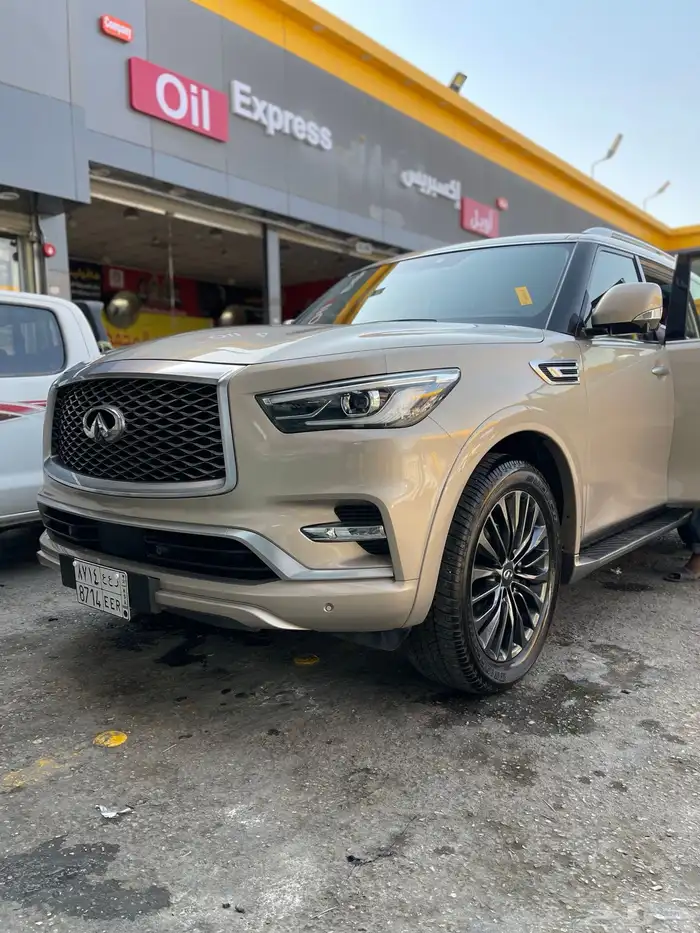 انفينتي QX80 2022 1