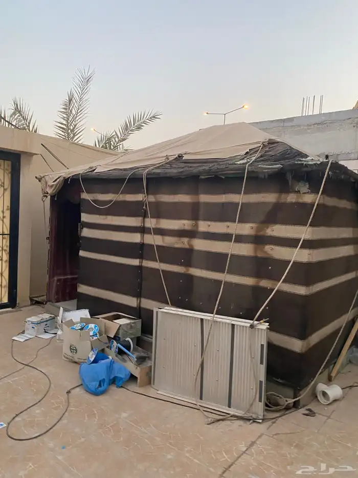 خيمة بهيكل حديدي الي يبي يشيل الخيمة وياخذ الحديد مجانا 1