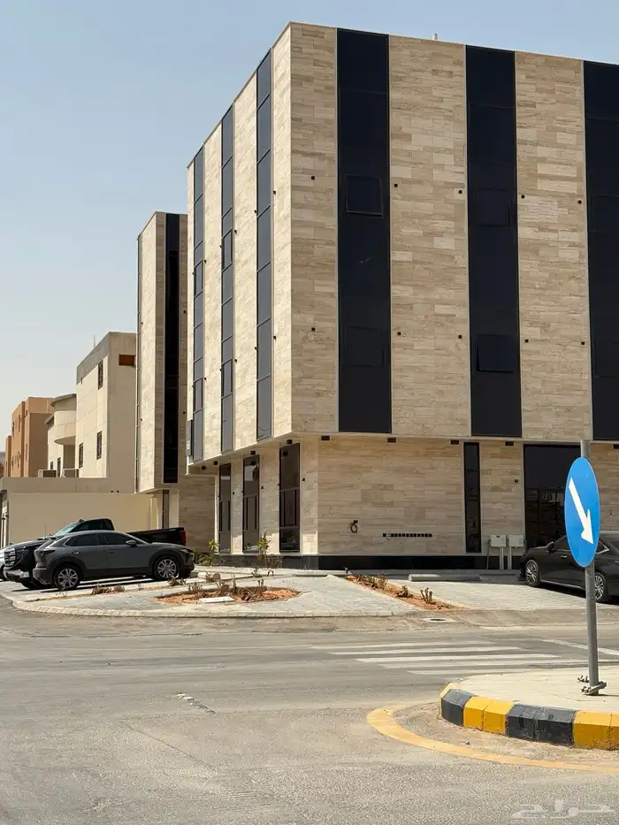 للإيجار شقة مميزة في عمارة راقية بحي(ظهرة لبن) 1