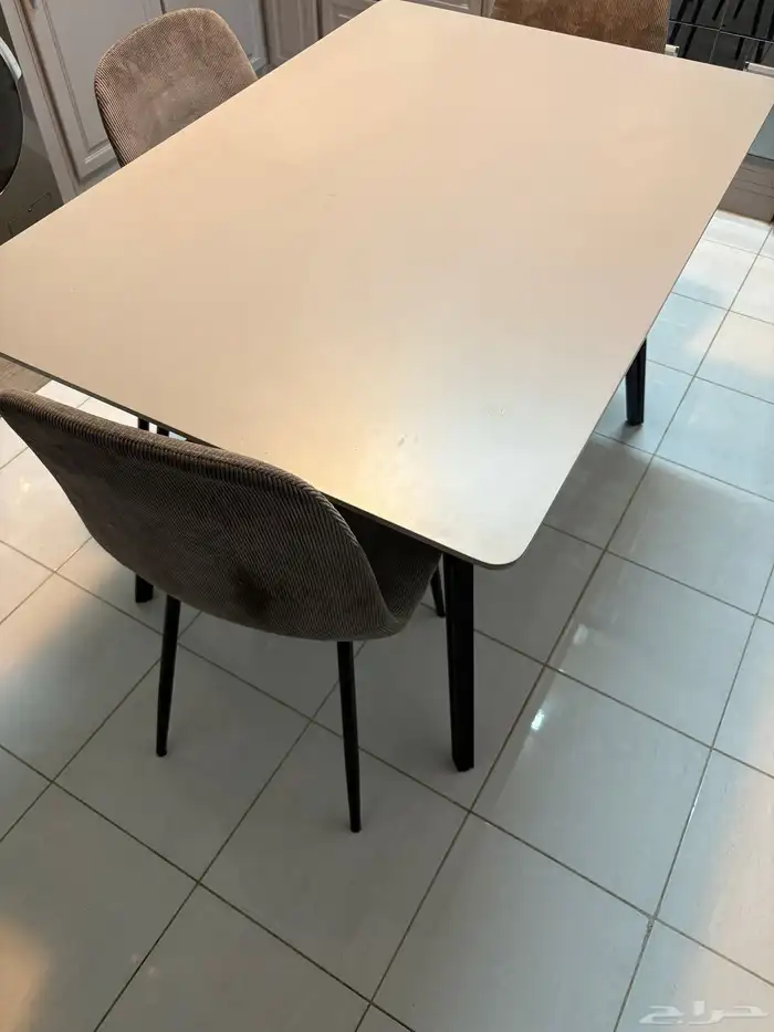 للبيع طاولة طعام وركن قهوة وغرفة نوم 0