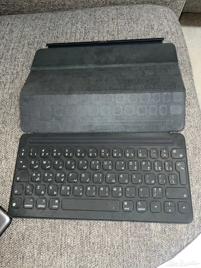 للبيع iPad الجيل الثامن في مدخل شريحة 3