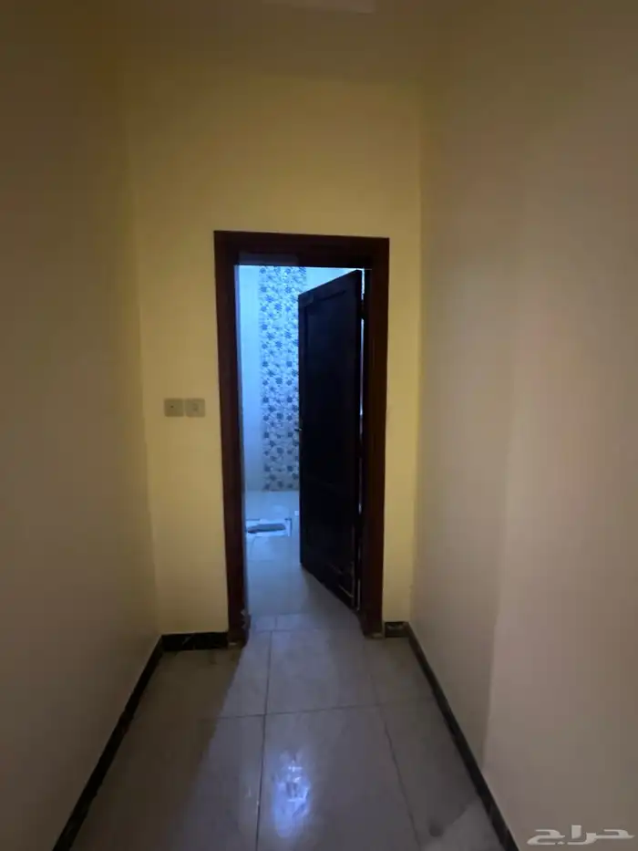 دور للإيجار بعماره تجاري 0