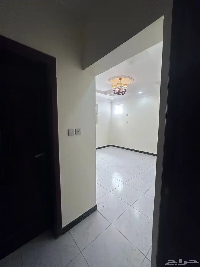دور للإيجار بعماره تجاري 5